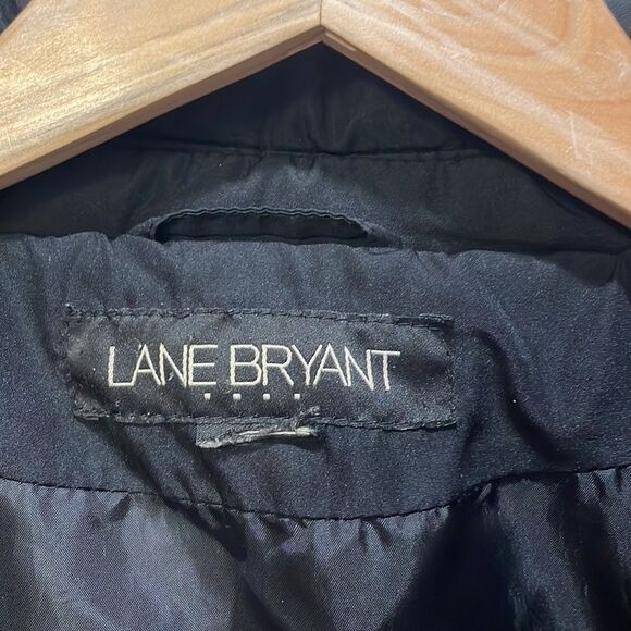 LANE Bryant woman’s black puffer jacket. It has no zipper but can be buttoned up - Picture 4 of 6
